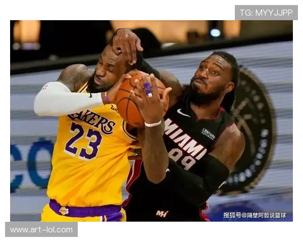 轰炸机球星带领球队征战四方 展现锋线铁血霸气与进攻决心